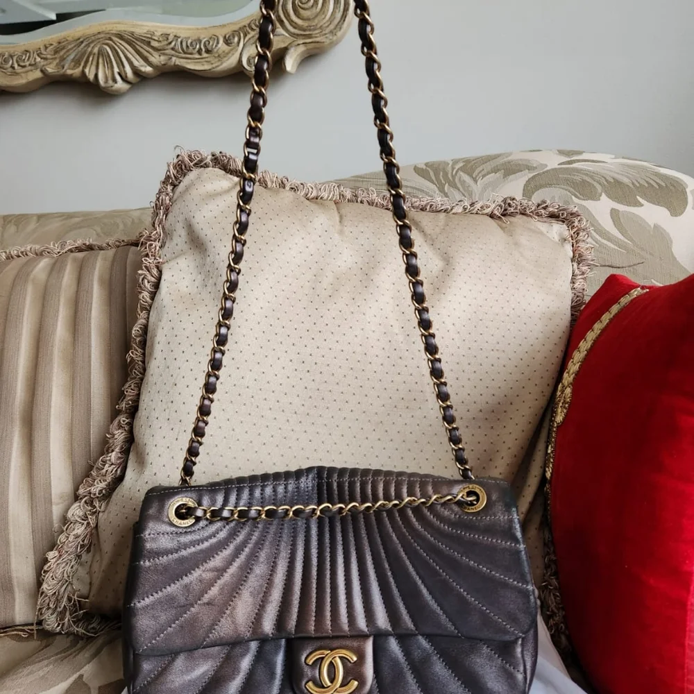 Chanel flap bag - Picture 3 of 9